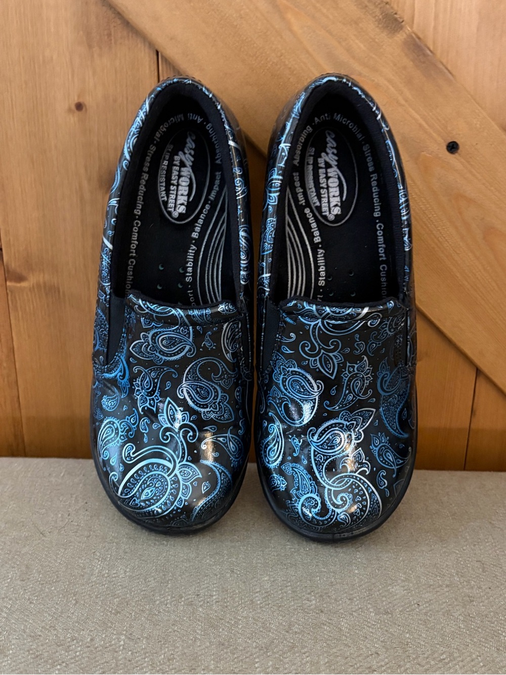 Women's Easy Works by Easy Street Leeza Work Clogs | Size 8W - Picture 2 of 9